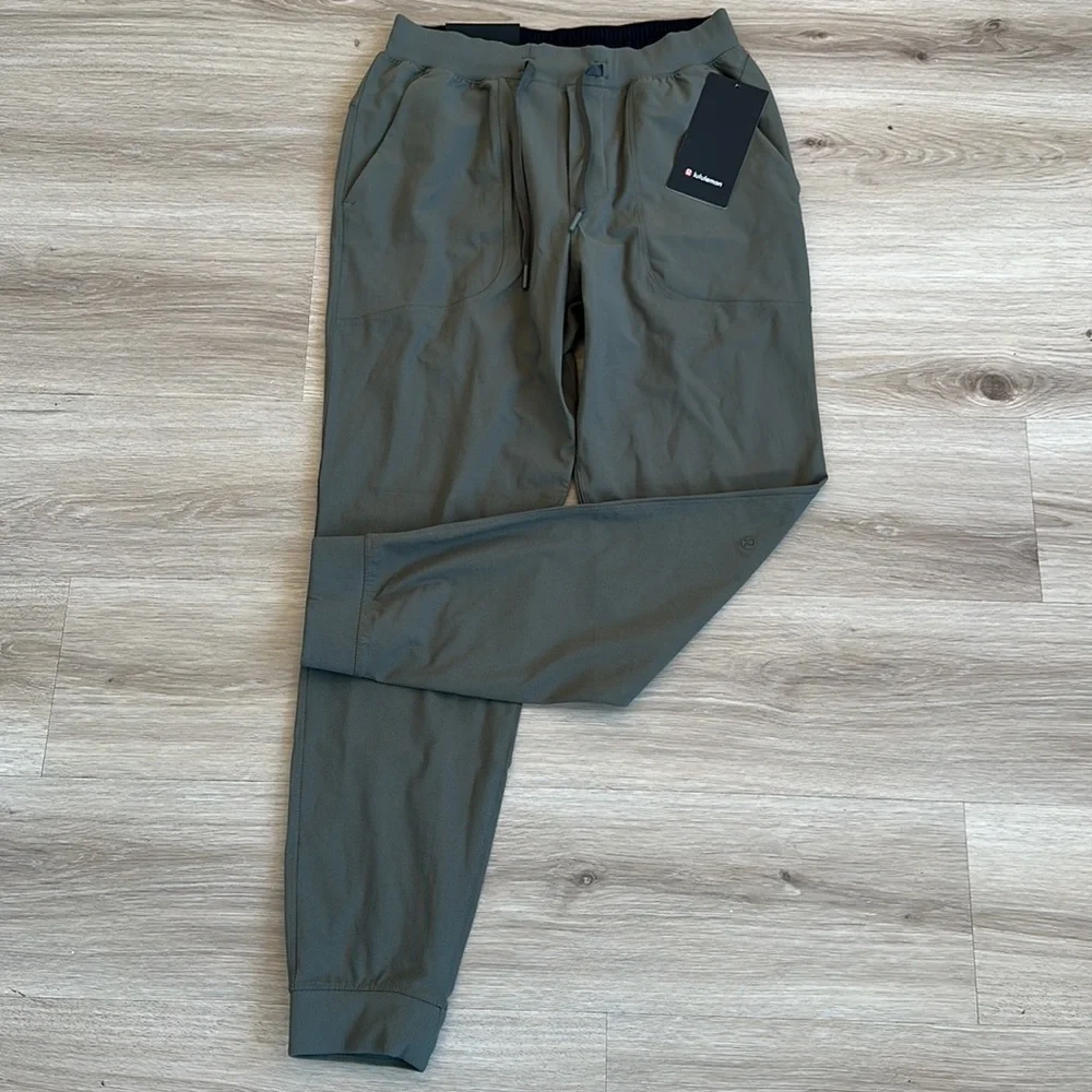 Lululemon athletica ABC Jogger color army green men’s size xs s L XL